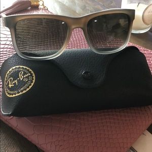 Women’s Ray-Ban sunglasses